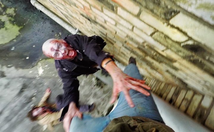 襲い来るゾンビの群れから逃げ切れ!迫力のリアル『Dying Light』POV